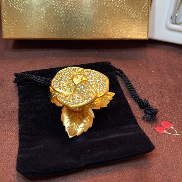 🐈⬛ Estee Lauder NWT solid perfume compact “ BEAUTIFUL YELLOW ROSE “ - Picture 4 of 9